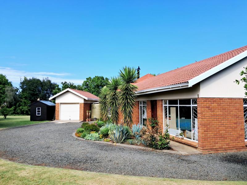 3 Bedroom Property for Sale in Langenhovenpark Free State
